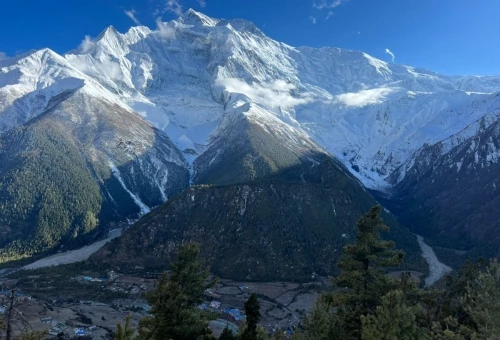Annapurna II peak in the Annapurna mountain range with clear Himalayan views in Nepal