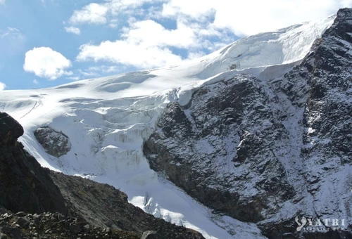 Beginner climbers ascending a 6000m peak in Nepal