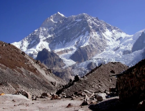 Makalu Base Camp trek off the beaten path in Nepal with remote Himalayan landscapes and pristine mountain views