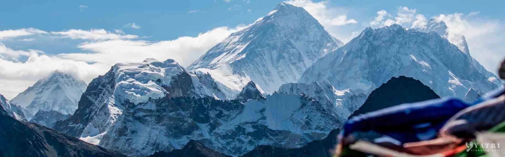 Panoramic view of the Everest massif from the Base Camp trail