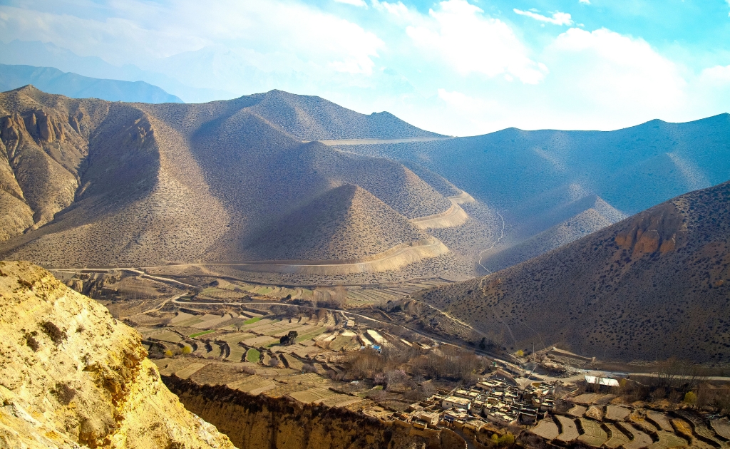 Ancient walled city of Lo Manthang with traditional Tibetan houses and monasteries in Upper Mustang, Nepal.