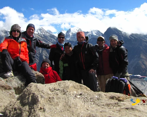 Gokyi Ri With Everest View At Backdrop